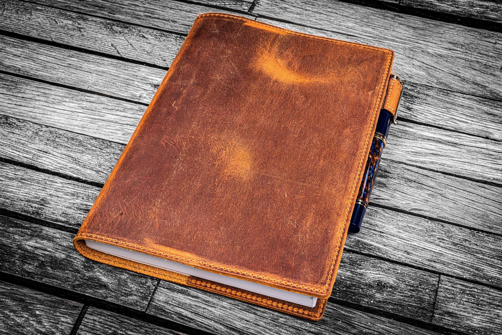 An application scenario or product detail of custom leather notebook cover - Image 15