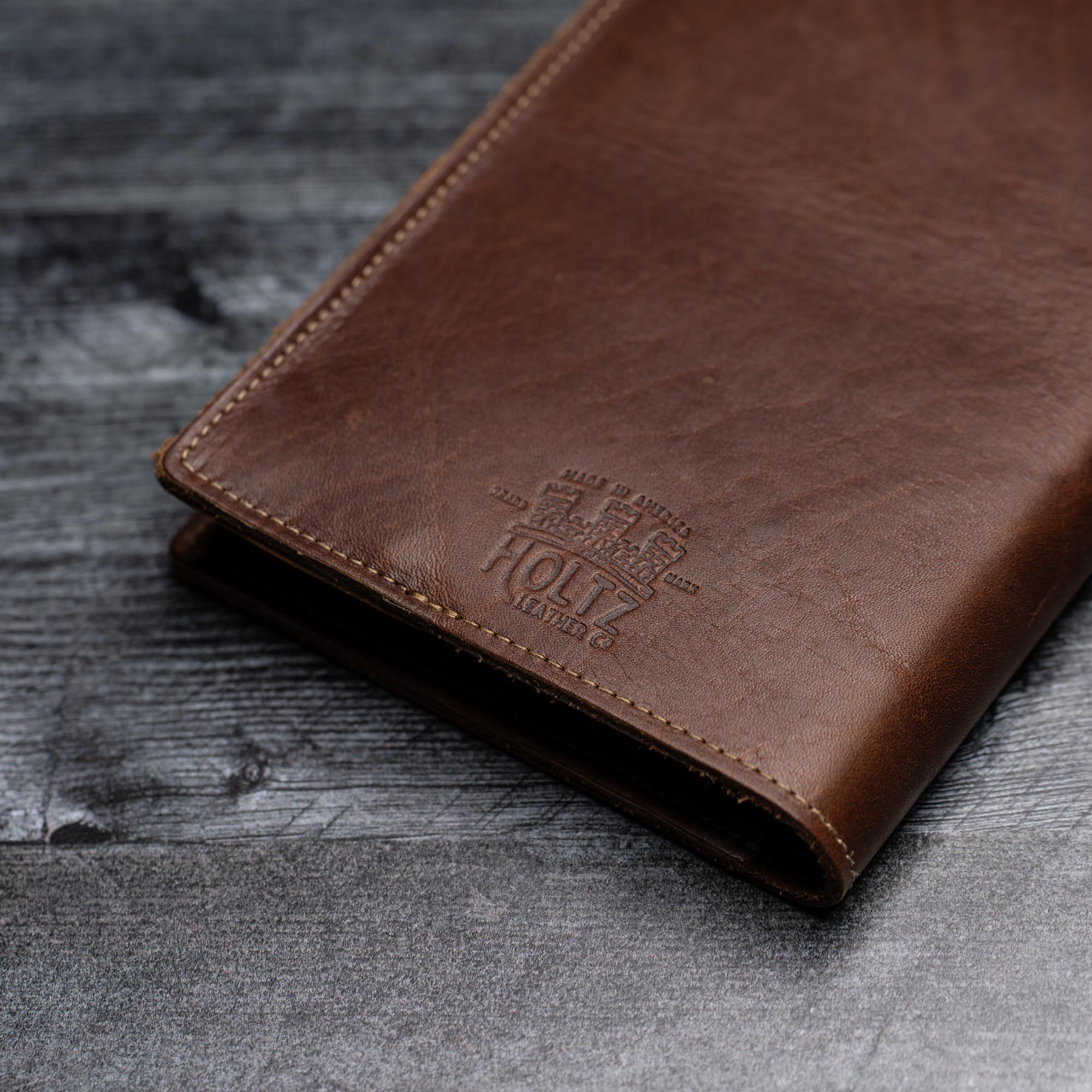 An application scenario or product detail of custom leather notebook cover - Image 17