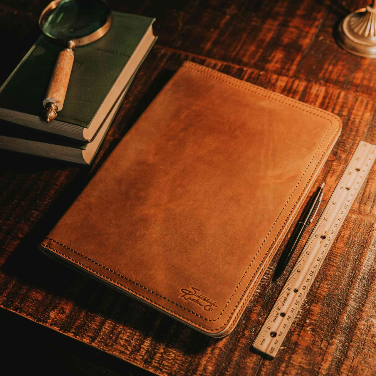 An application scenario or product detail of custom leather notepad - Image 9