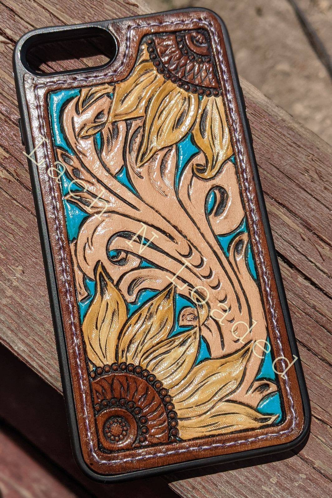 An application scenario or product detail of custom leather phone case - Image 2
