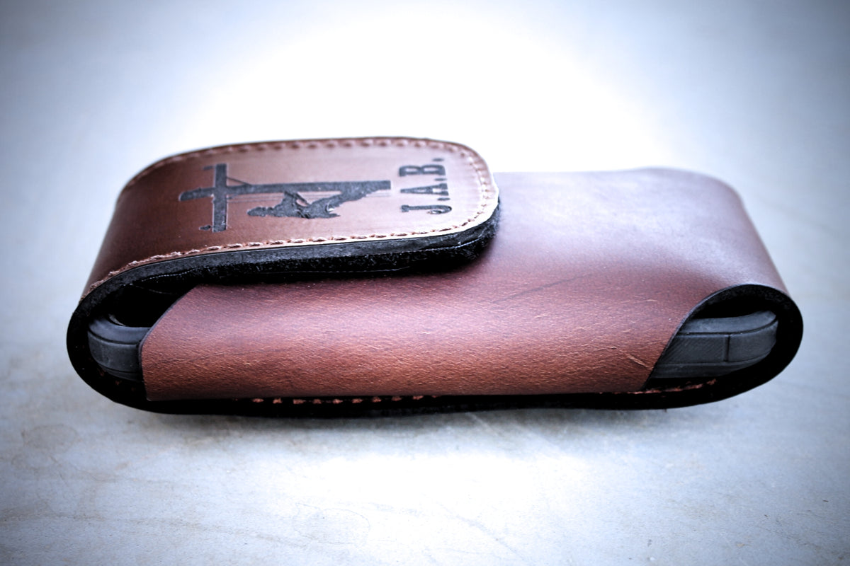 An application scenario or product detail of custom leather phone cases - Image 8