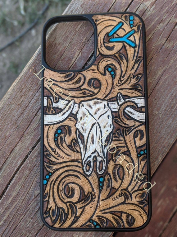 An application scenario or product detail of custom leather phone cases - Image 9