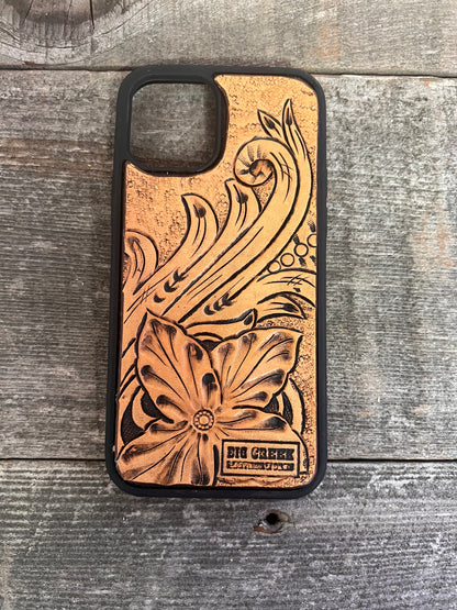 An application scenario or product detail of custom leather phone cases - Image 14