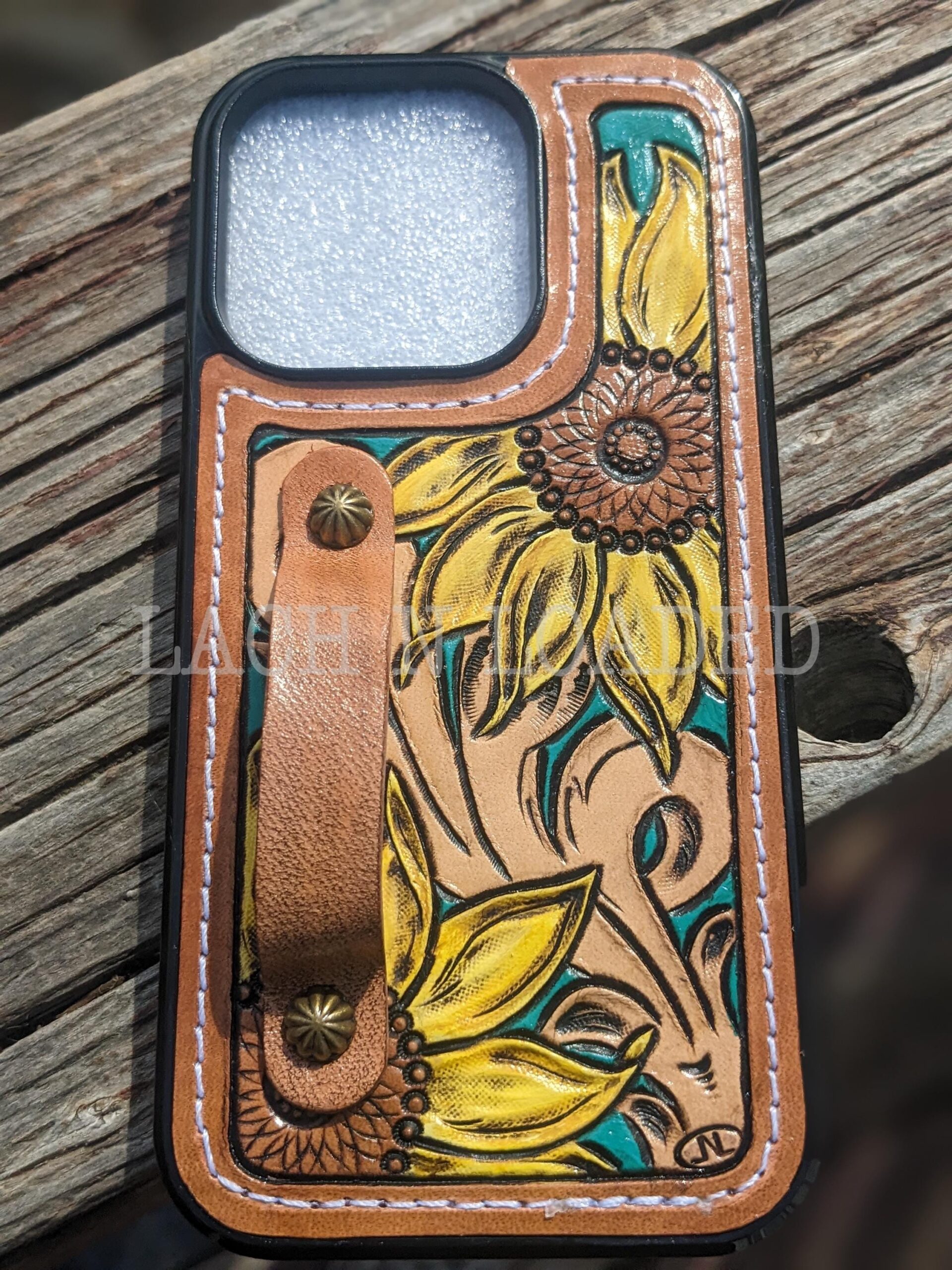 An application scenario or product detail of custom leather phone cases - Image 16