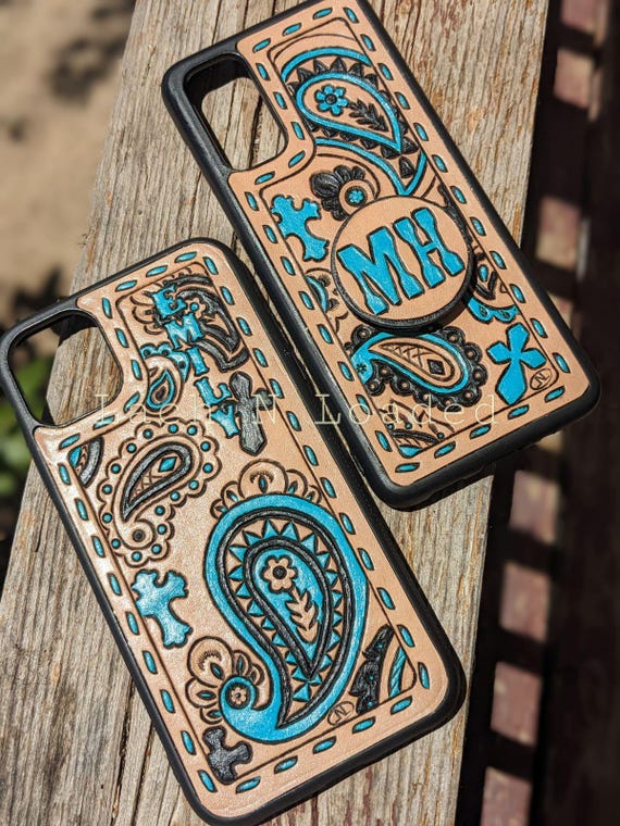 An application scenario or product detail of custom leather phone cases - Image 21