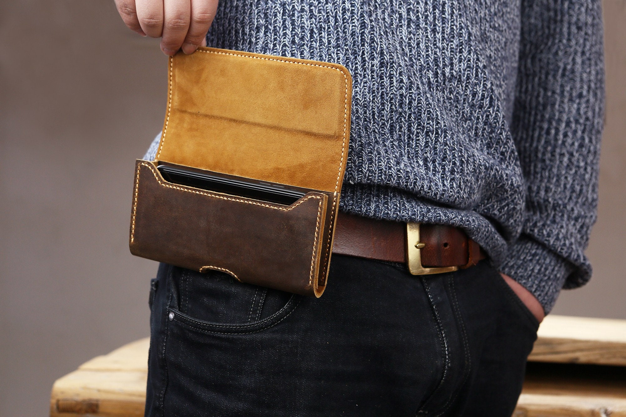 An application scenario or product detail of custom leather phone holster - Image 7