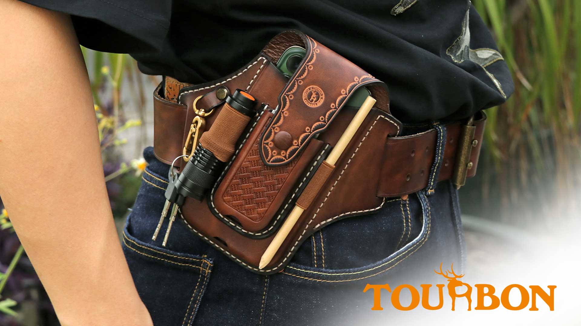 An application scenario or product detail of custom leather phone holster - Image 9