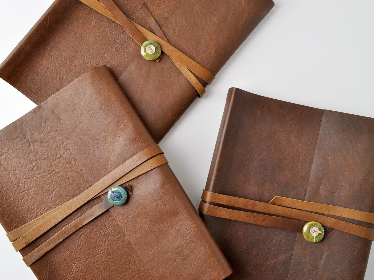 An application scenario or product detail of custom leather photo albums - Image 9