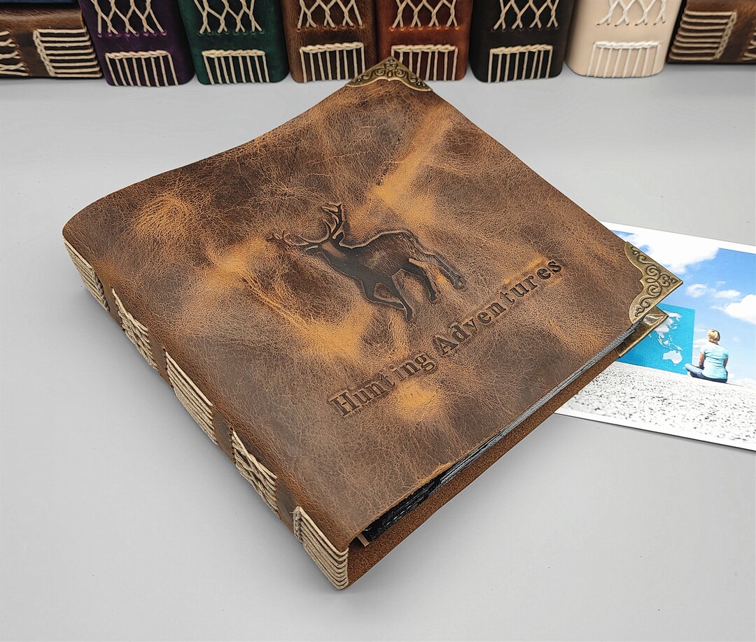 An application scenario or product detail of custom leather photo albums - Image 12