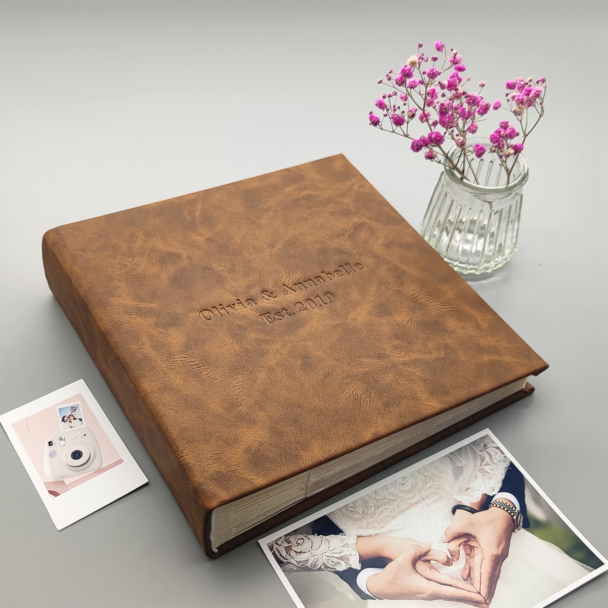An application scenario or product detail of custom leather photo albums - Image 16