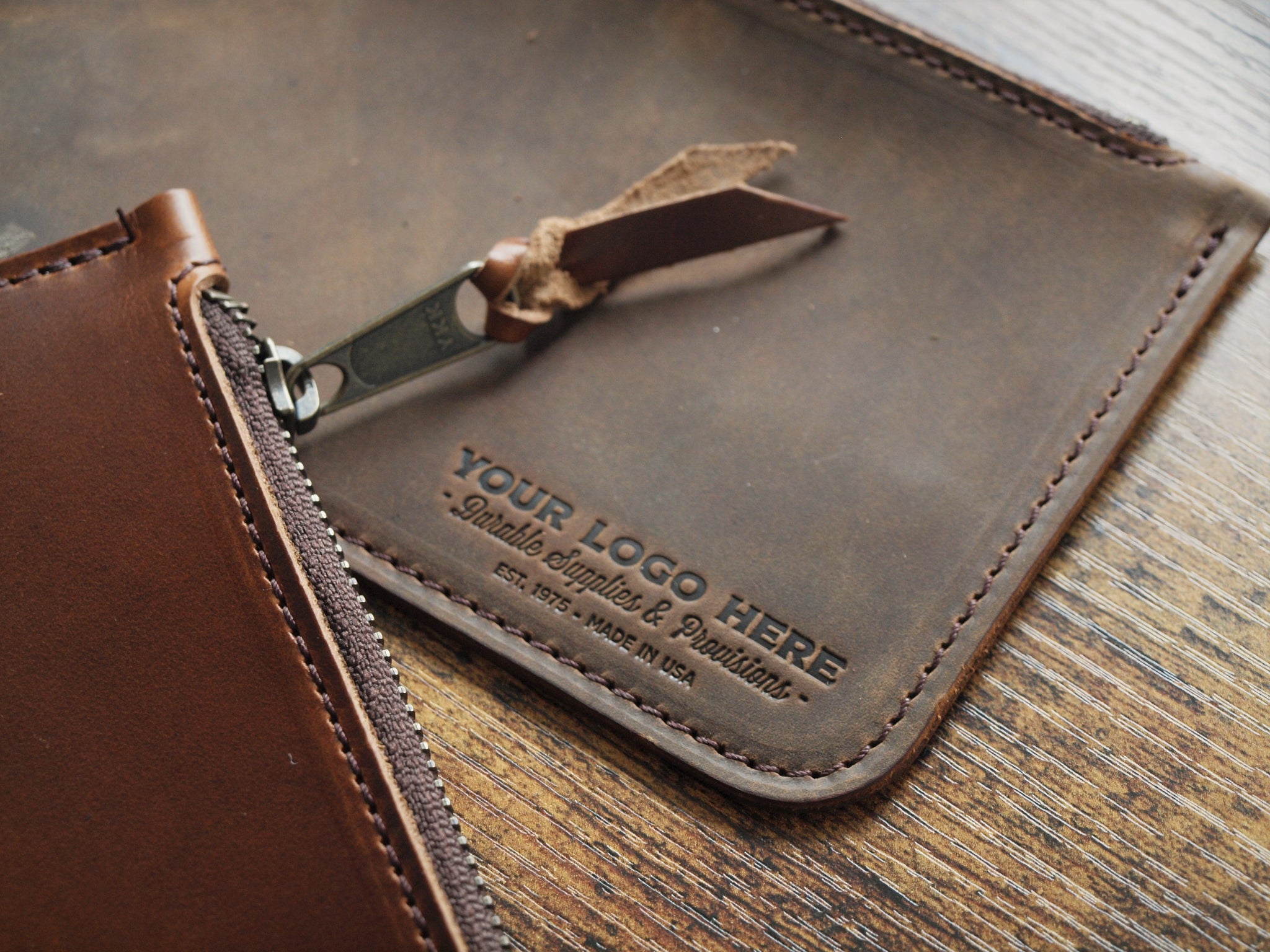 An application scenario or product detail of custom leather pouches - Image 13