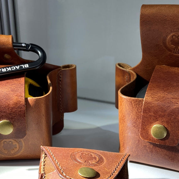 An application scenario or product detail of custom leather pouches - Image 16