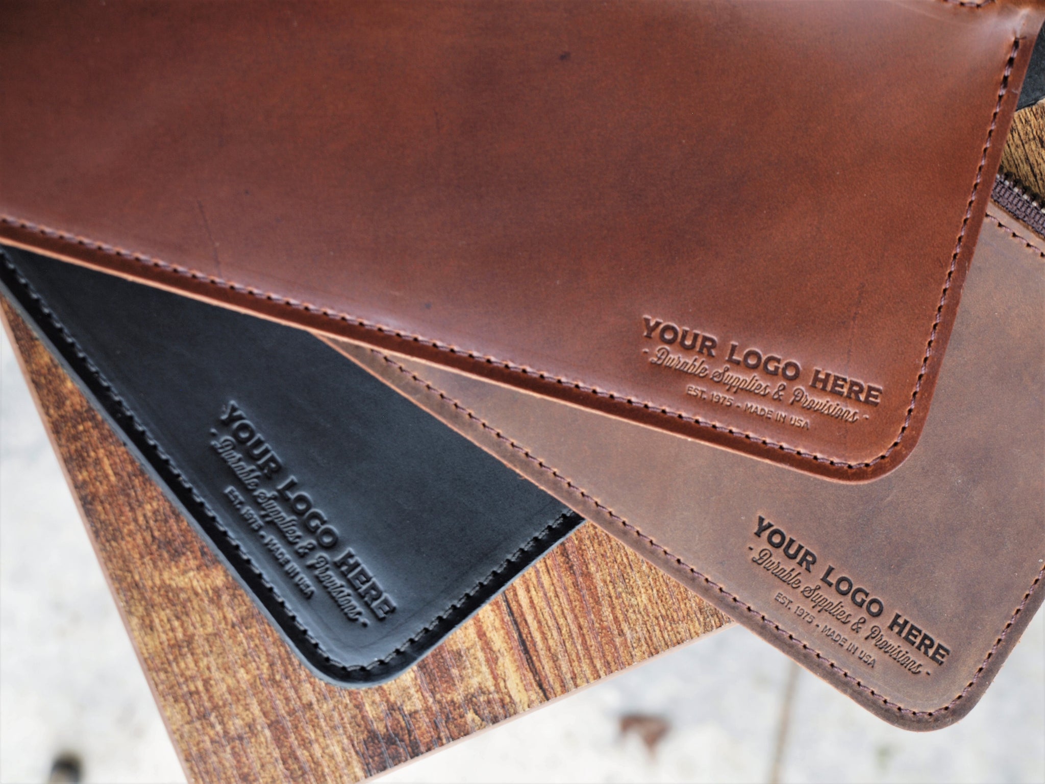 An application scenario or product detail of custom leather pouches - Image 17