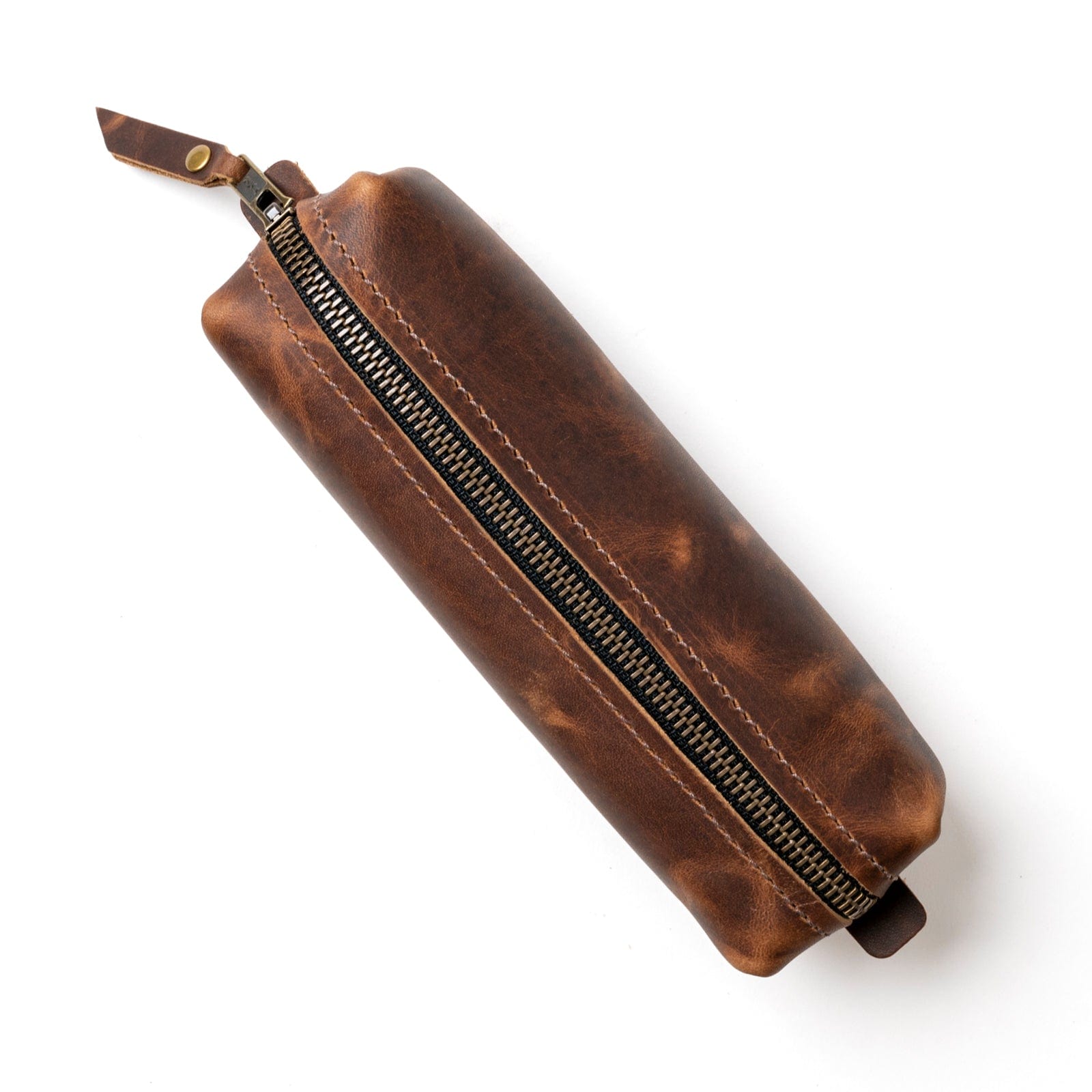 An application scenario or product detail of custom leather pouches - Image 21