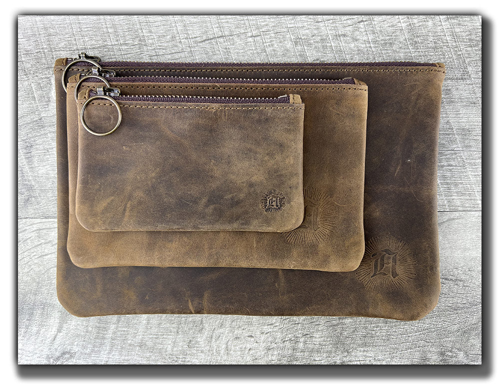 An application scenario or product detail of custom leather pouches - Image 22