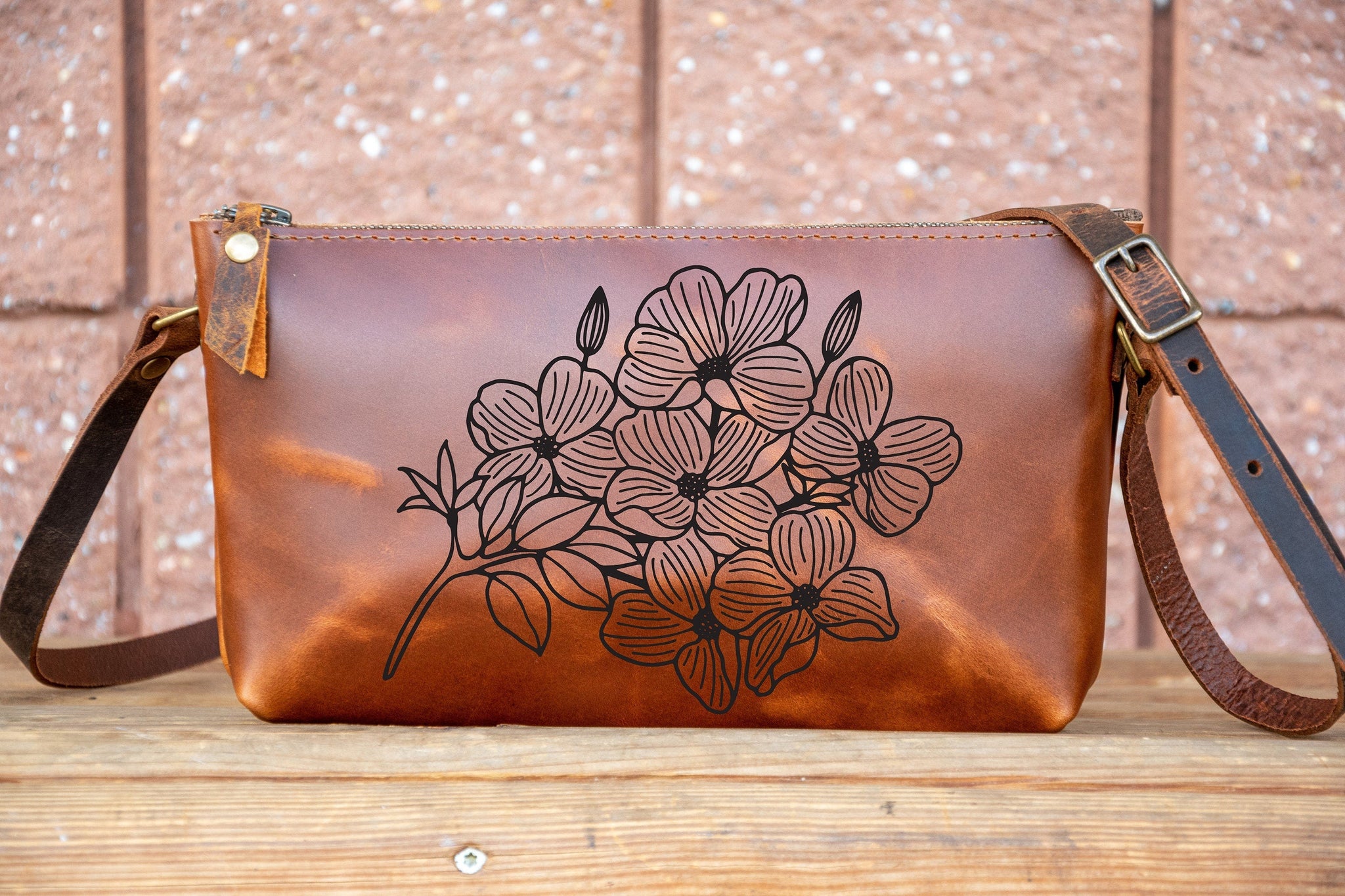 An application scenario or product detail of custom leather purse - Image 5