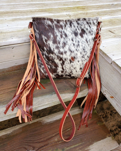 An application scenario or product detail of custom leather purse - Image 17