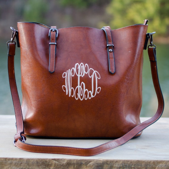 An application scenario or product detail of custom leather purse - Image 21