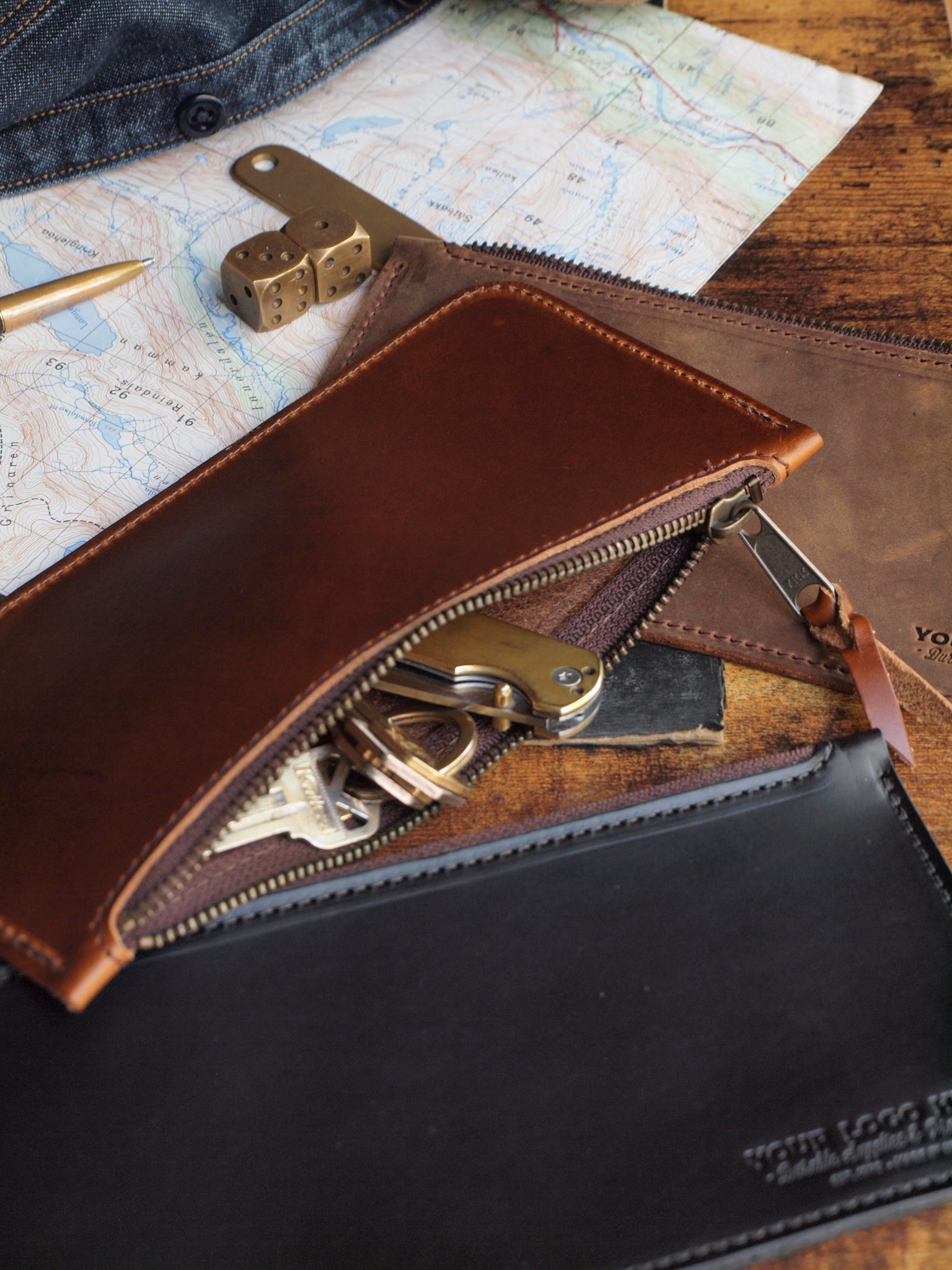 An application scenario or product detail of custom leather purse - Image 22