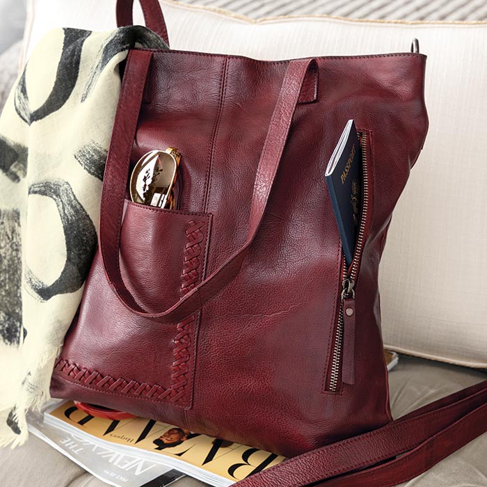 An application scenario or product detail of custom leather purses - Image 20