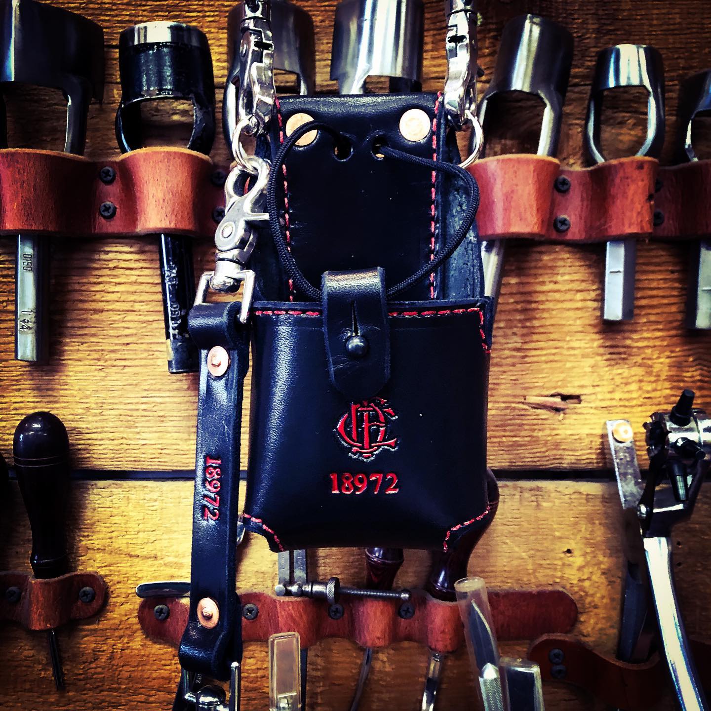 An application scenario or product detail of custom leather radio harness - Image 13