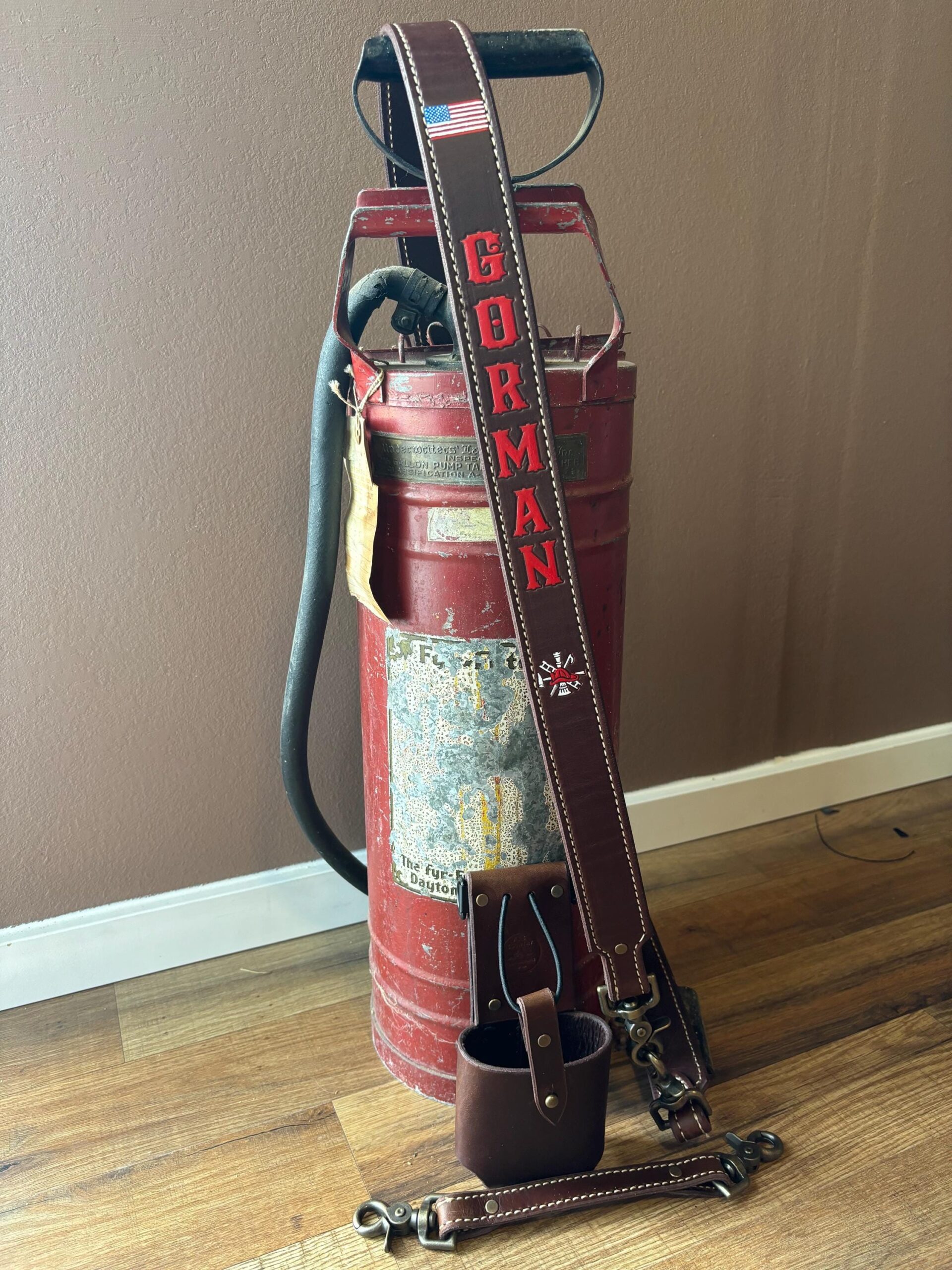 An application scenario or product detail of custom leather radio harness - Image 18