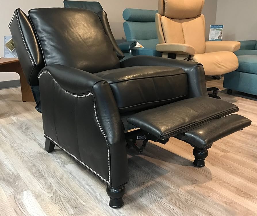 An application scenario or product detail of custom leather recliner - Image 9