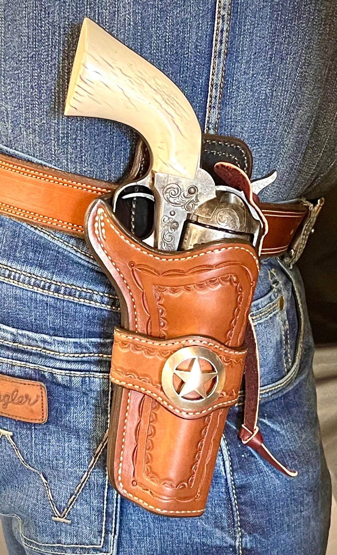 An application scenario or product detail of custom leather revolver holsters - Image 2