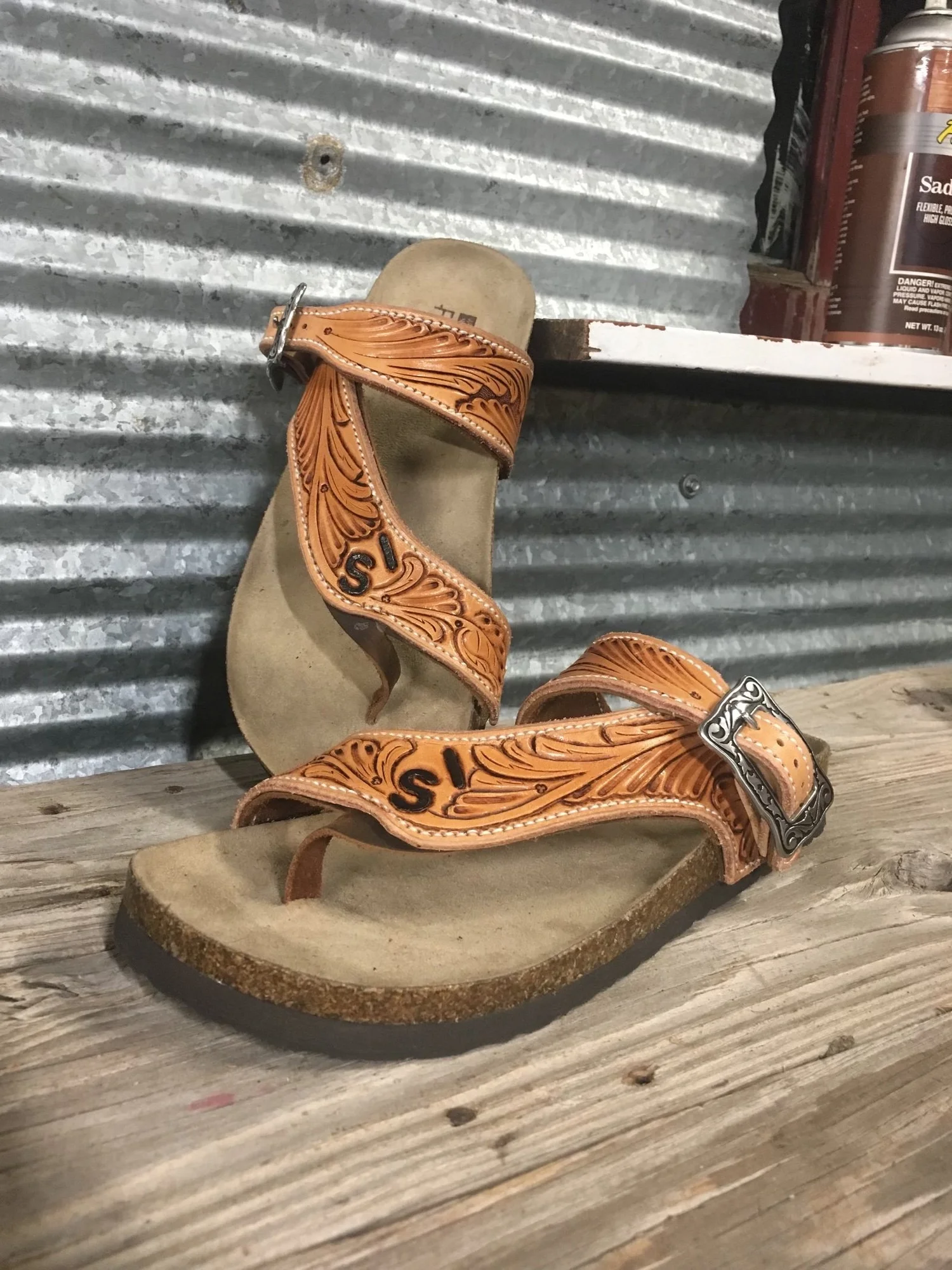 An application scenario or product detail of custom leather sandals - Image 4