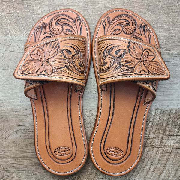 An application scenario or product detail of custom leather sandals - Image 18