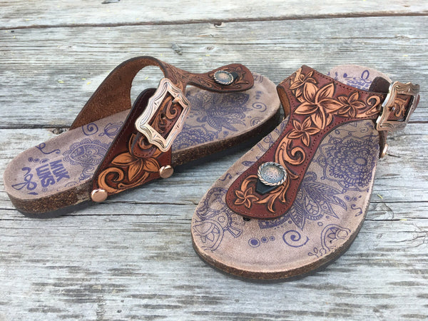 An application scenario or product detail of custom leather sandals - Image 22