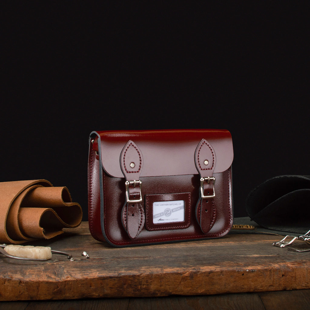 An application scenario or product detail of custom leather satchel - Image 9