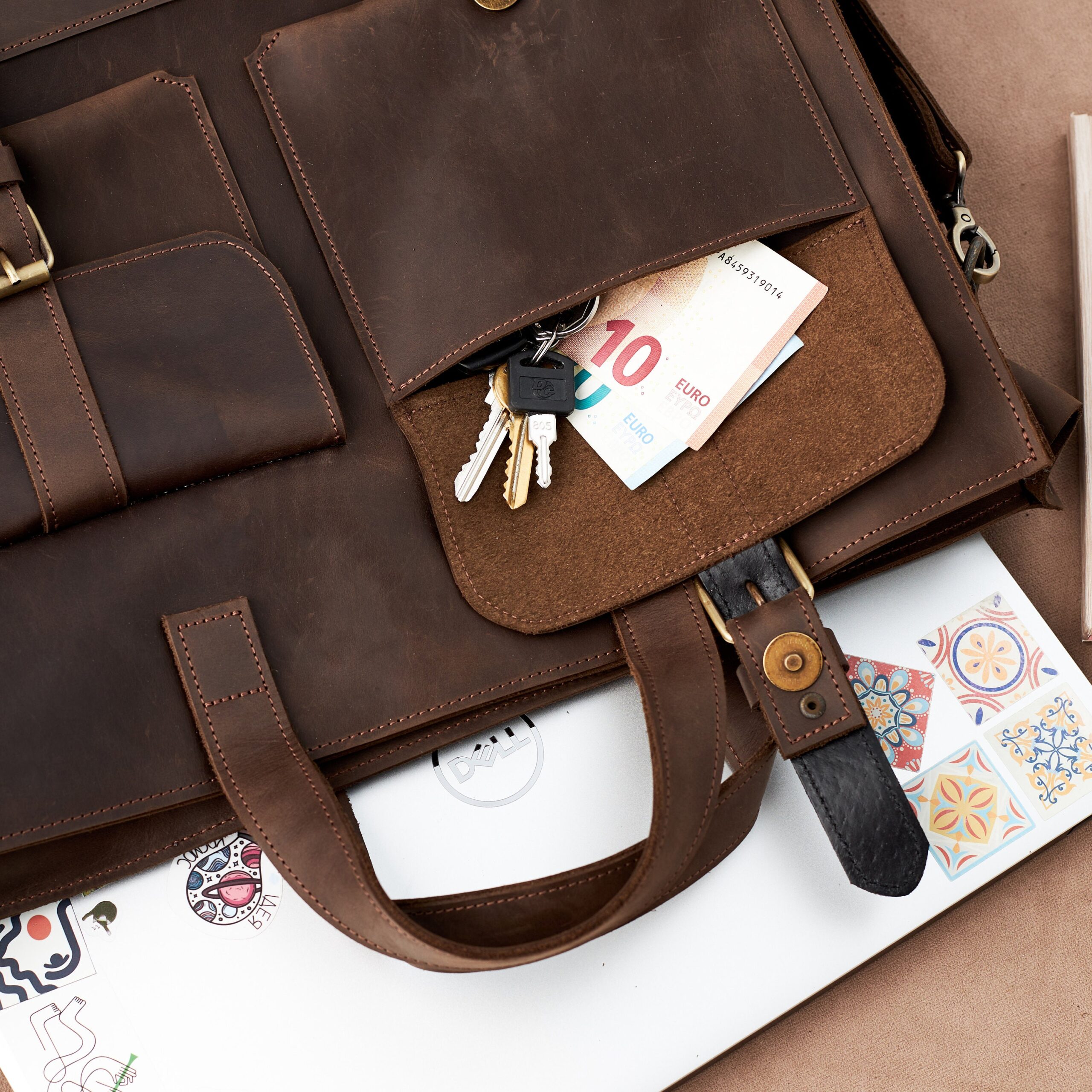 An application scenario or product detail of custom leather satchel - Image 12