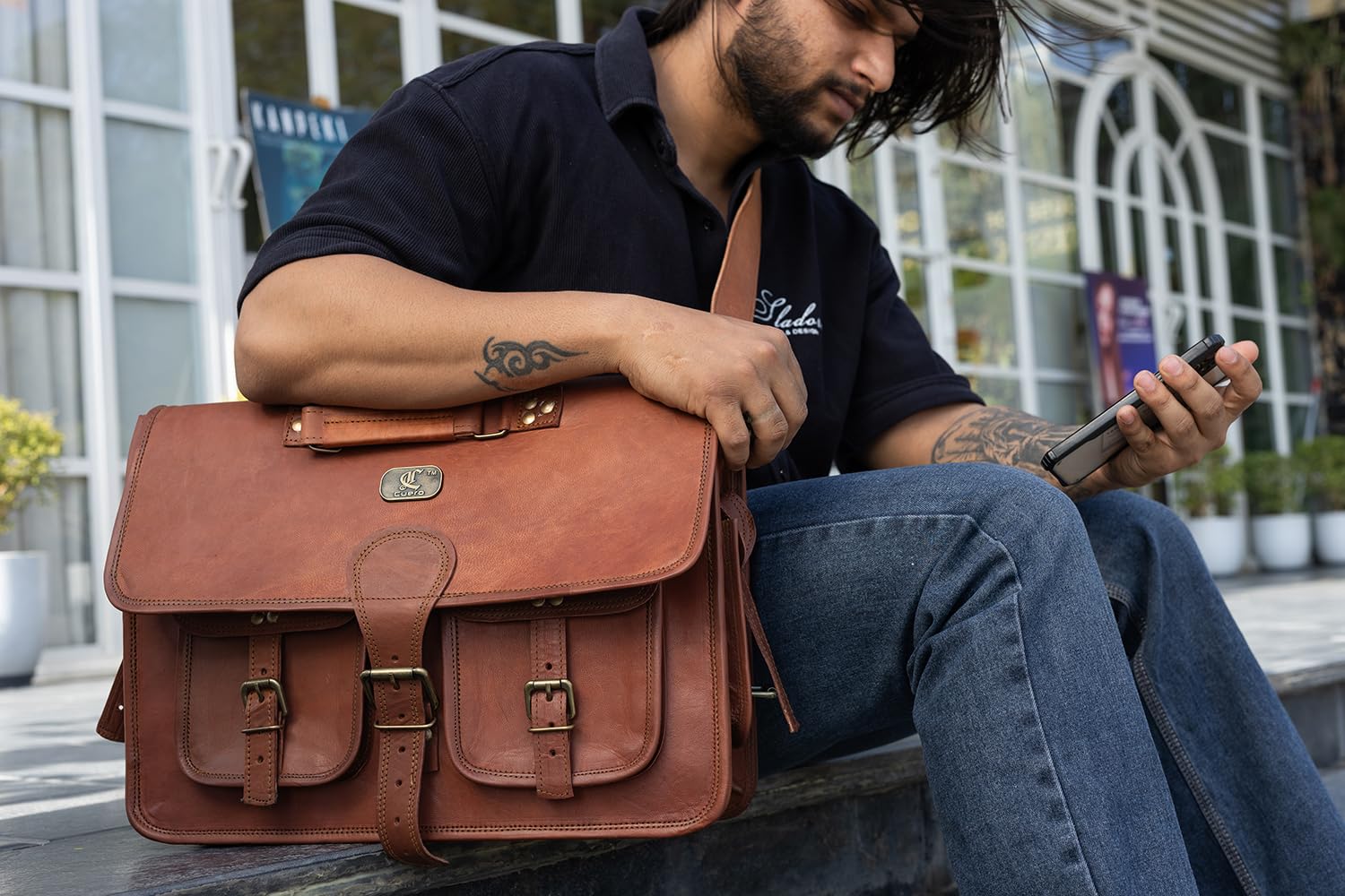 An application scenario or product detail of custom leather satchel - Image 16