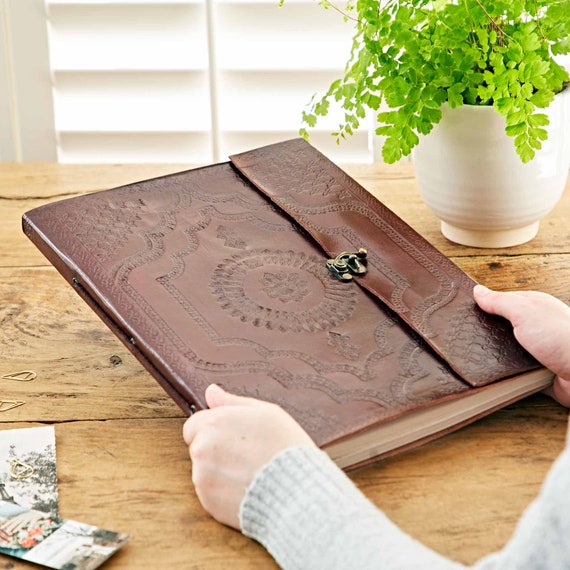 An application scenario or product detail of custom leather scrapbook - Image 2