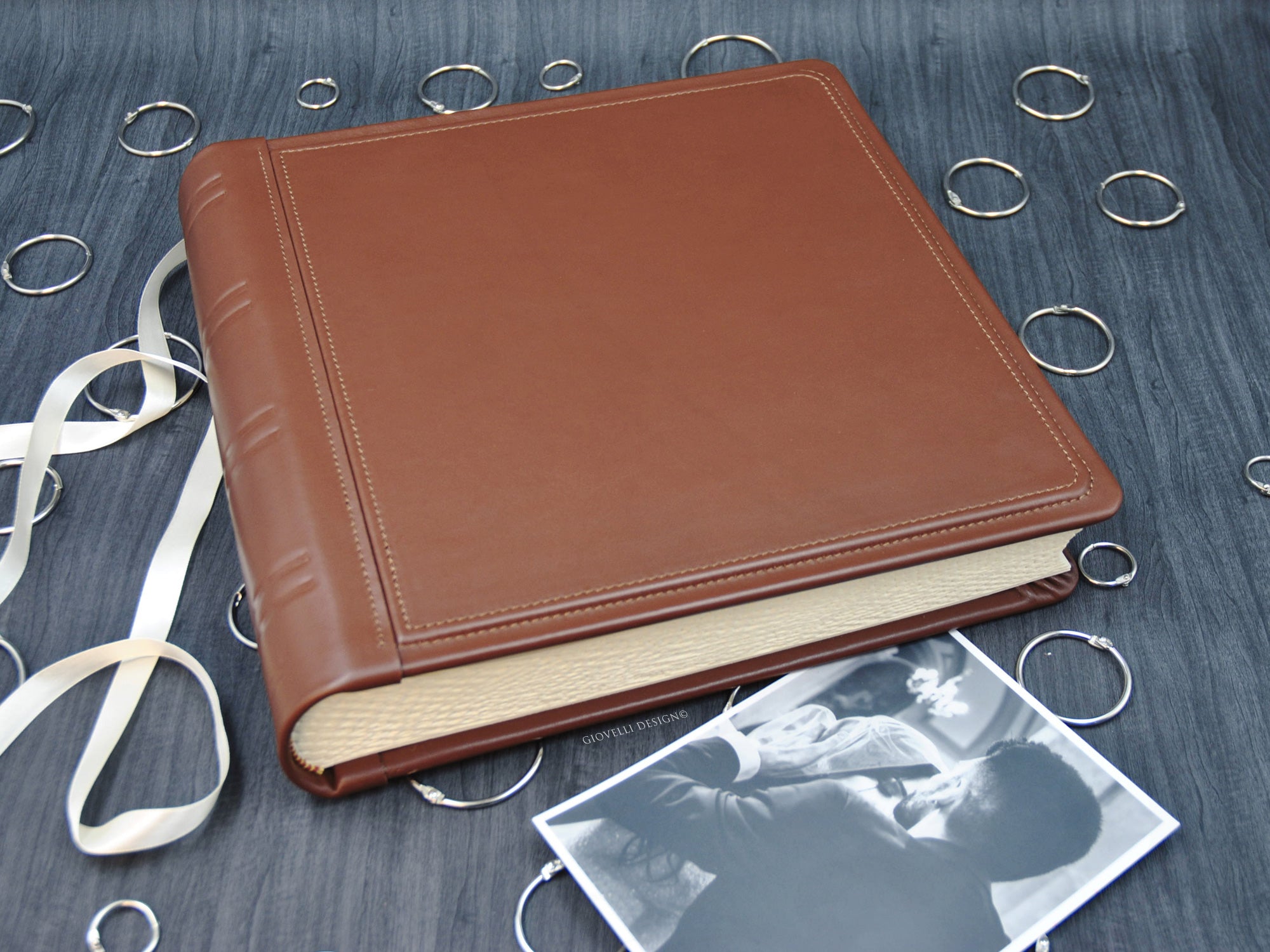 An application scenario or product detail of custom leather scrapbook - Image 4