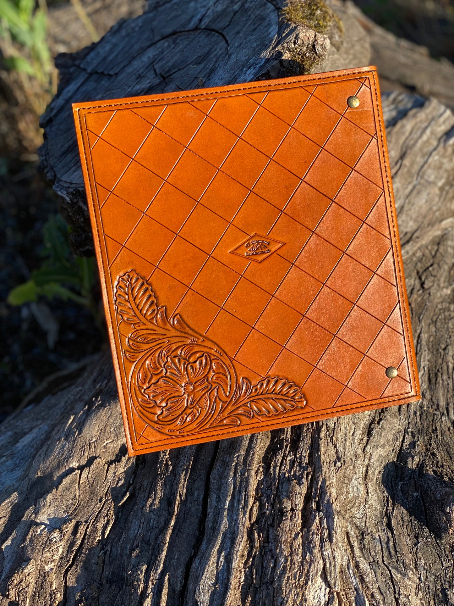 An application scenario or product detail of custom leather scrapbook - Image 13