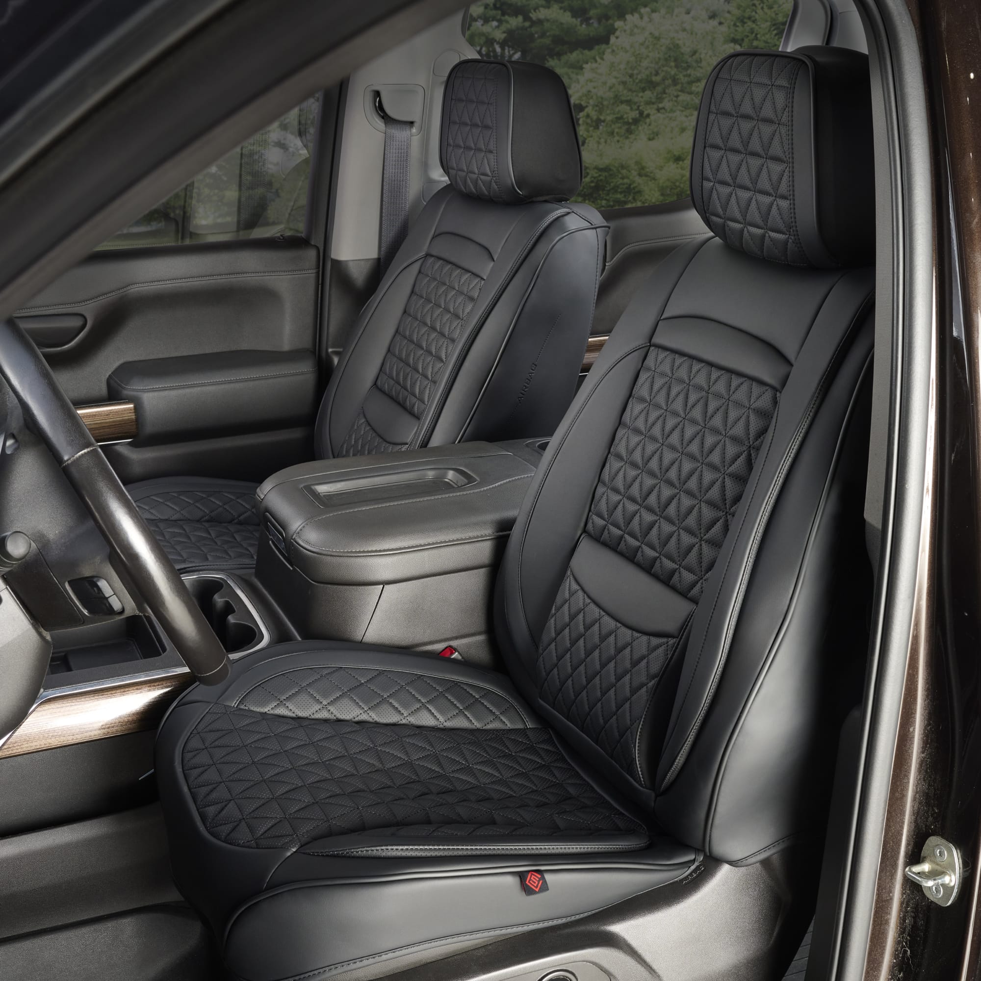 An application scenario or product detail of custom leather seat covers for trucks - Image 18
