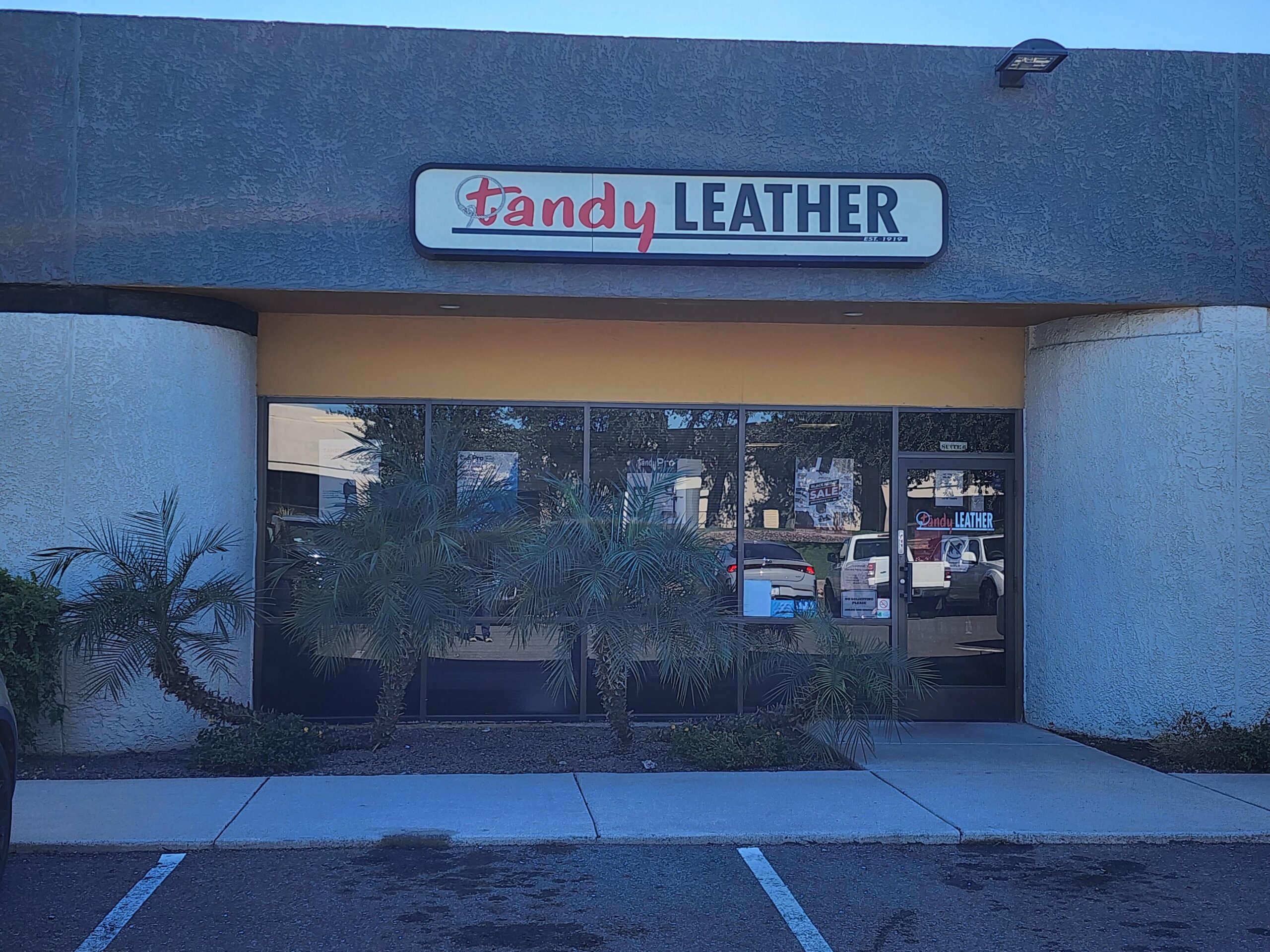 An application scenario or product detail of custom leather shops near me - Image 13