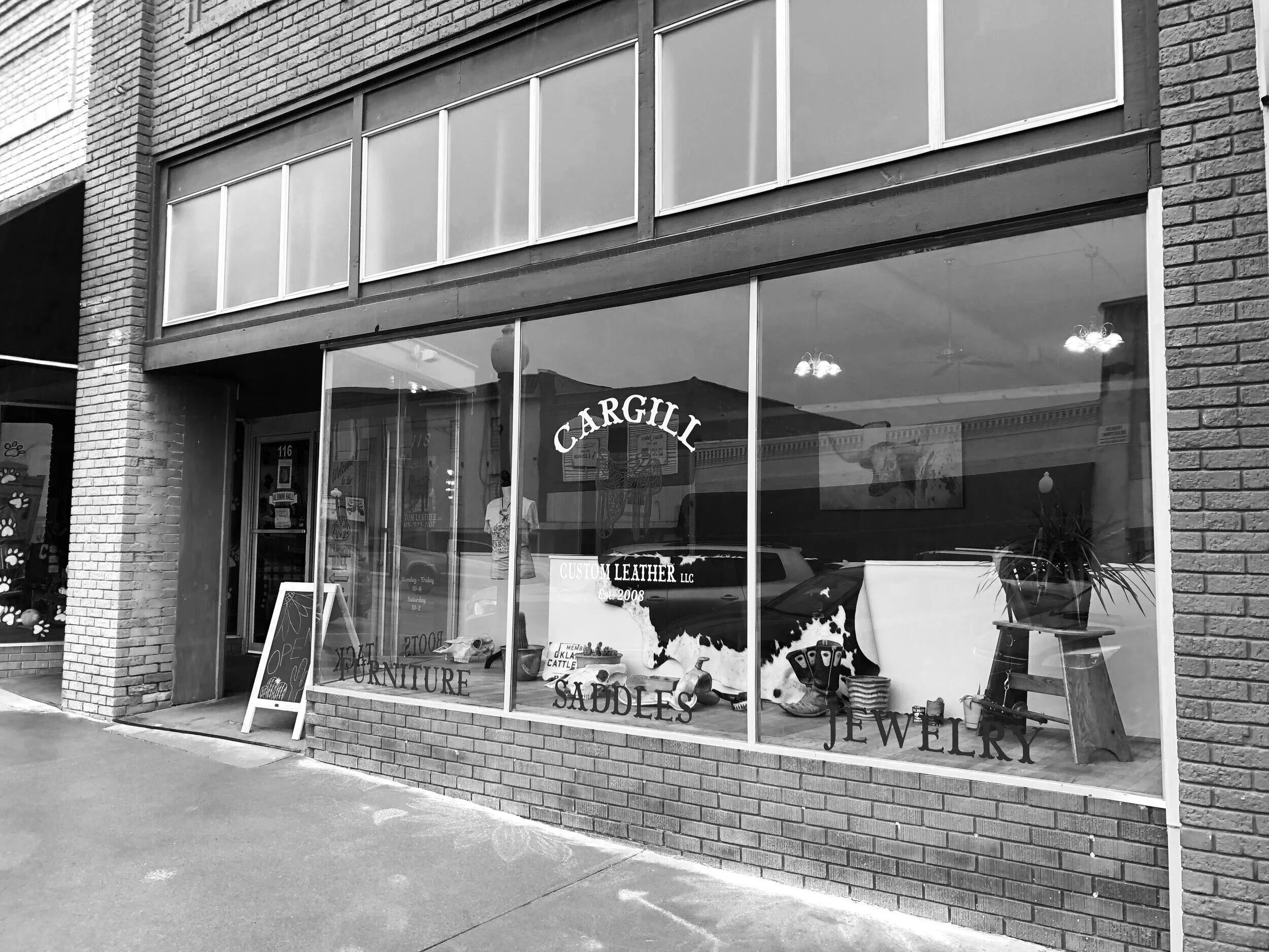 An application scenario or product detail of custom leather shops near me - Image 16