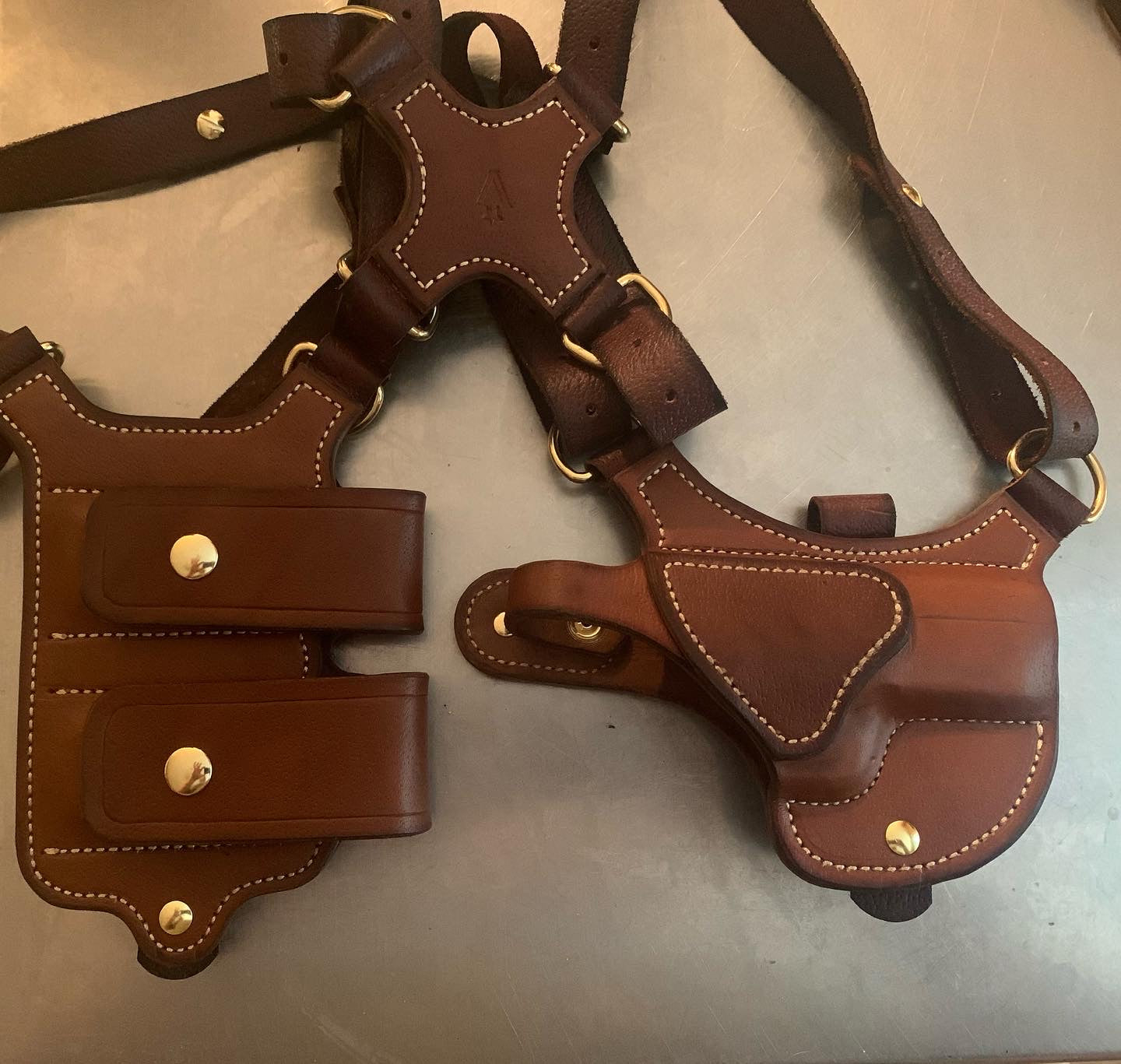 An application scenario or product detail of custom leather shoulder holster - Image 19