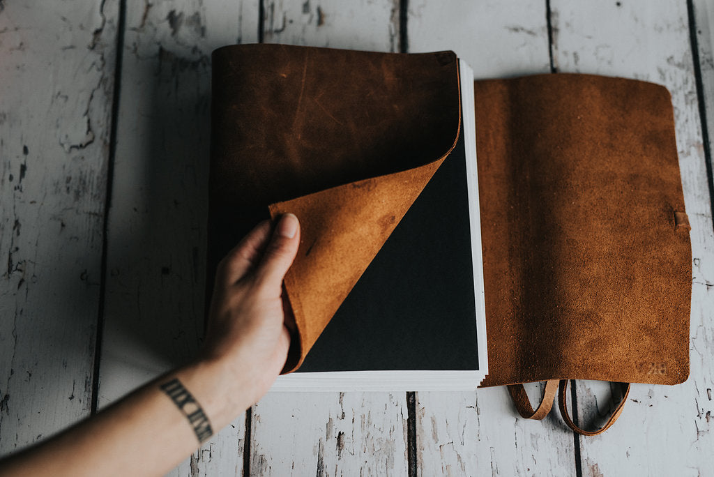 An application scenario or product detail of custom leather sketchbook - Image 15
