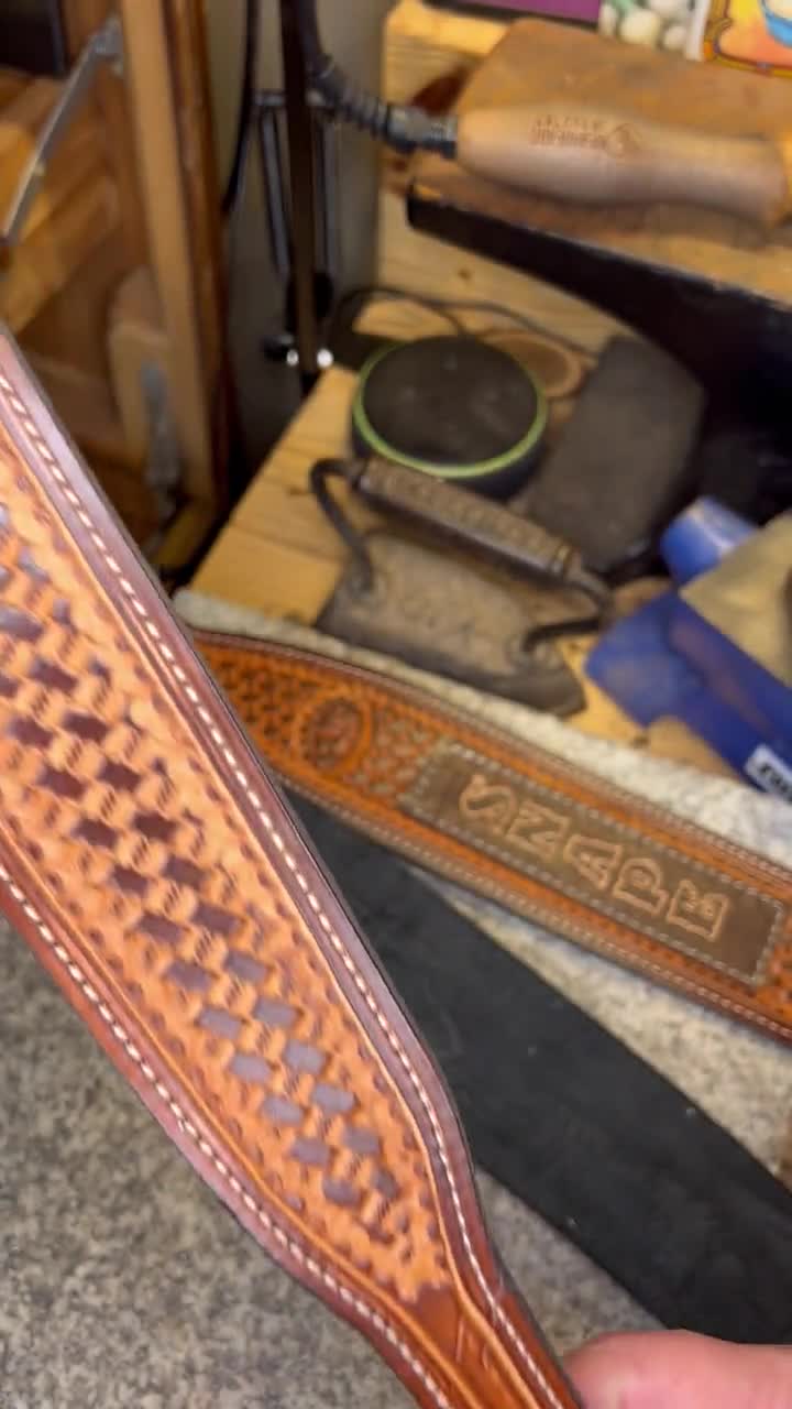 An application scenario or product detail of custom leather slings - Image 3