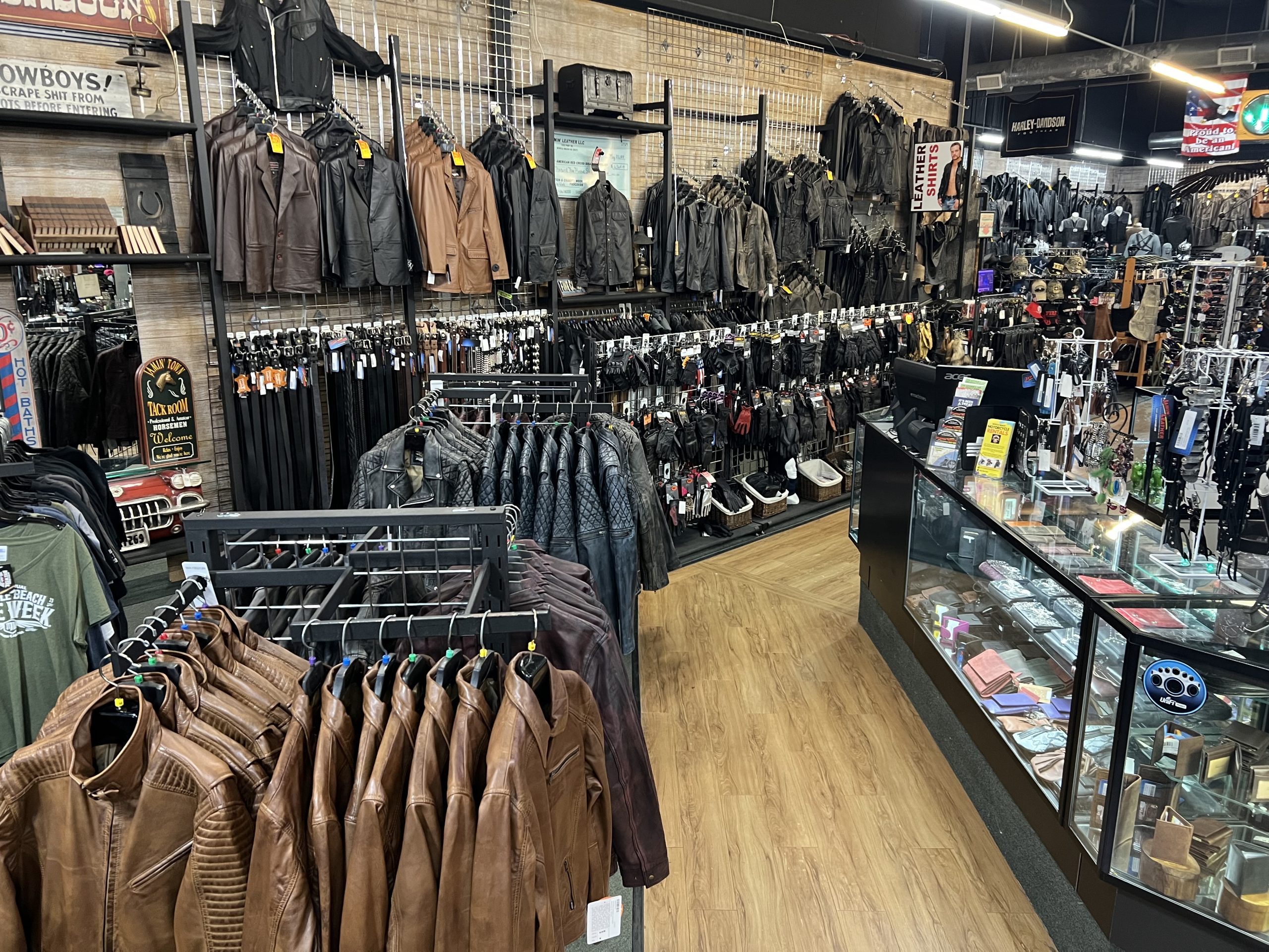 An application scenario or product detail of custom leather store - Image 14