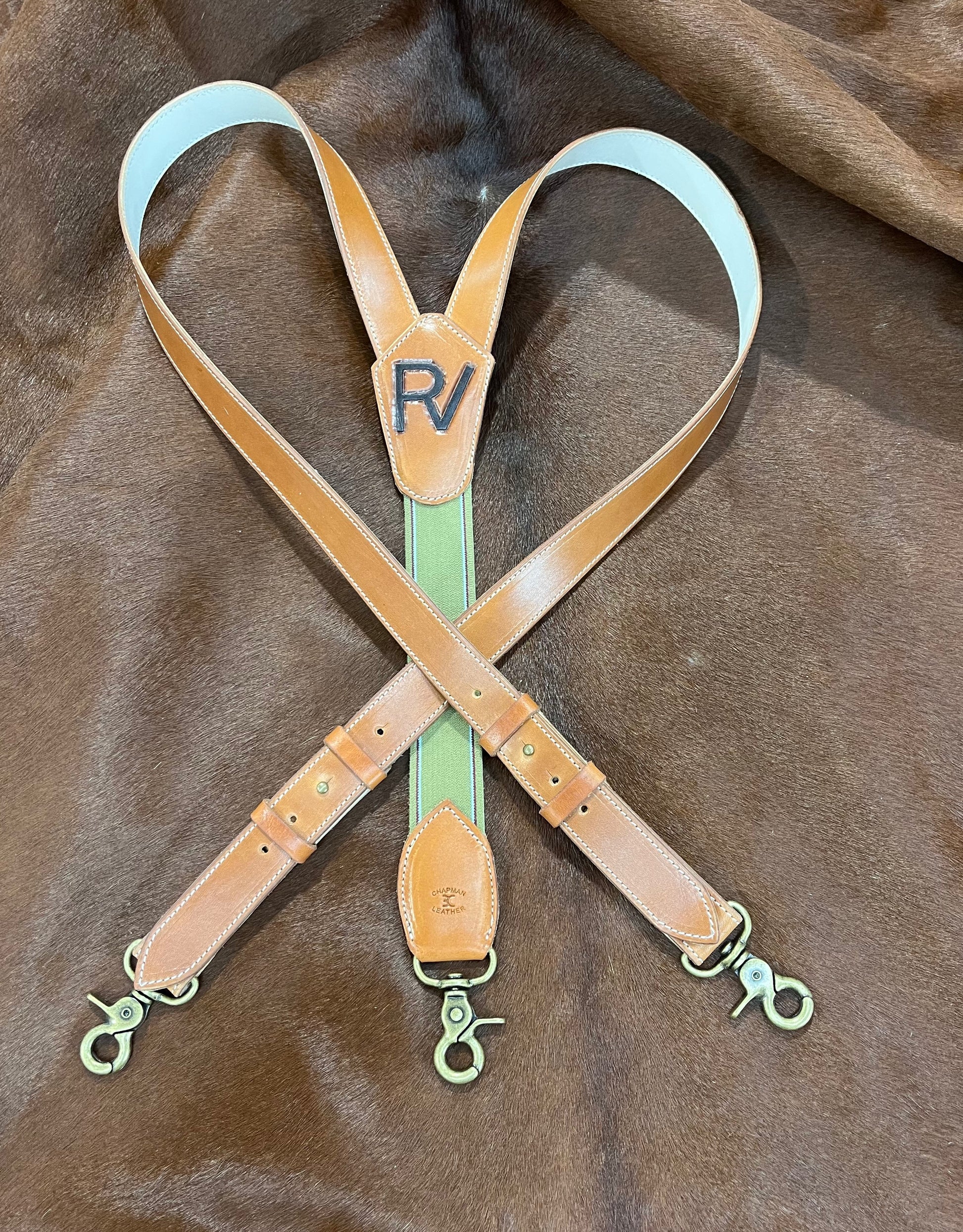 An application scenario or product detail of custom leather suspenders - Image 15