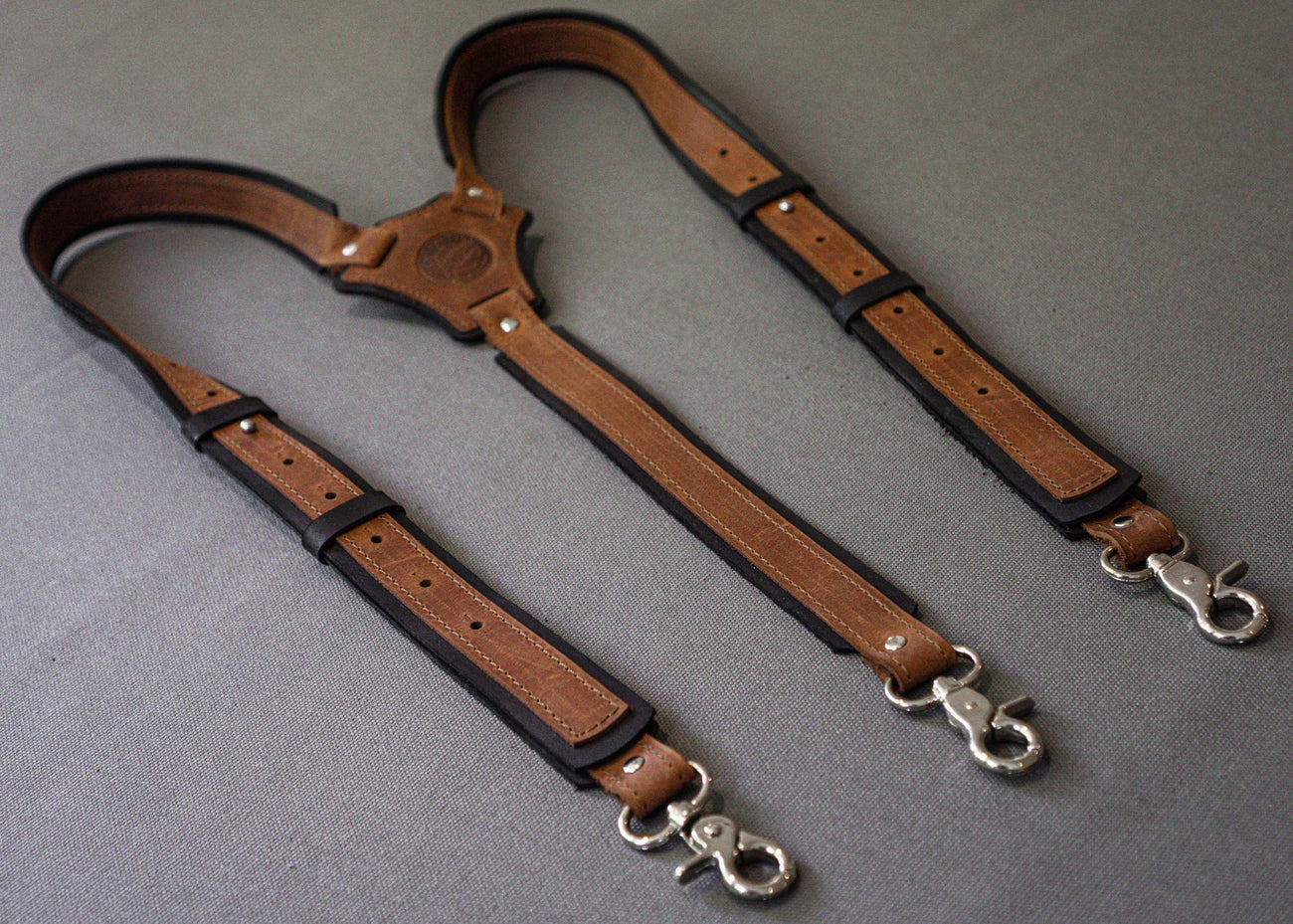 An application scenario or product detail of custom leather suspenders - Image 18