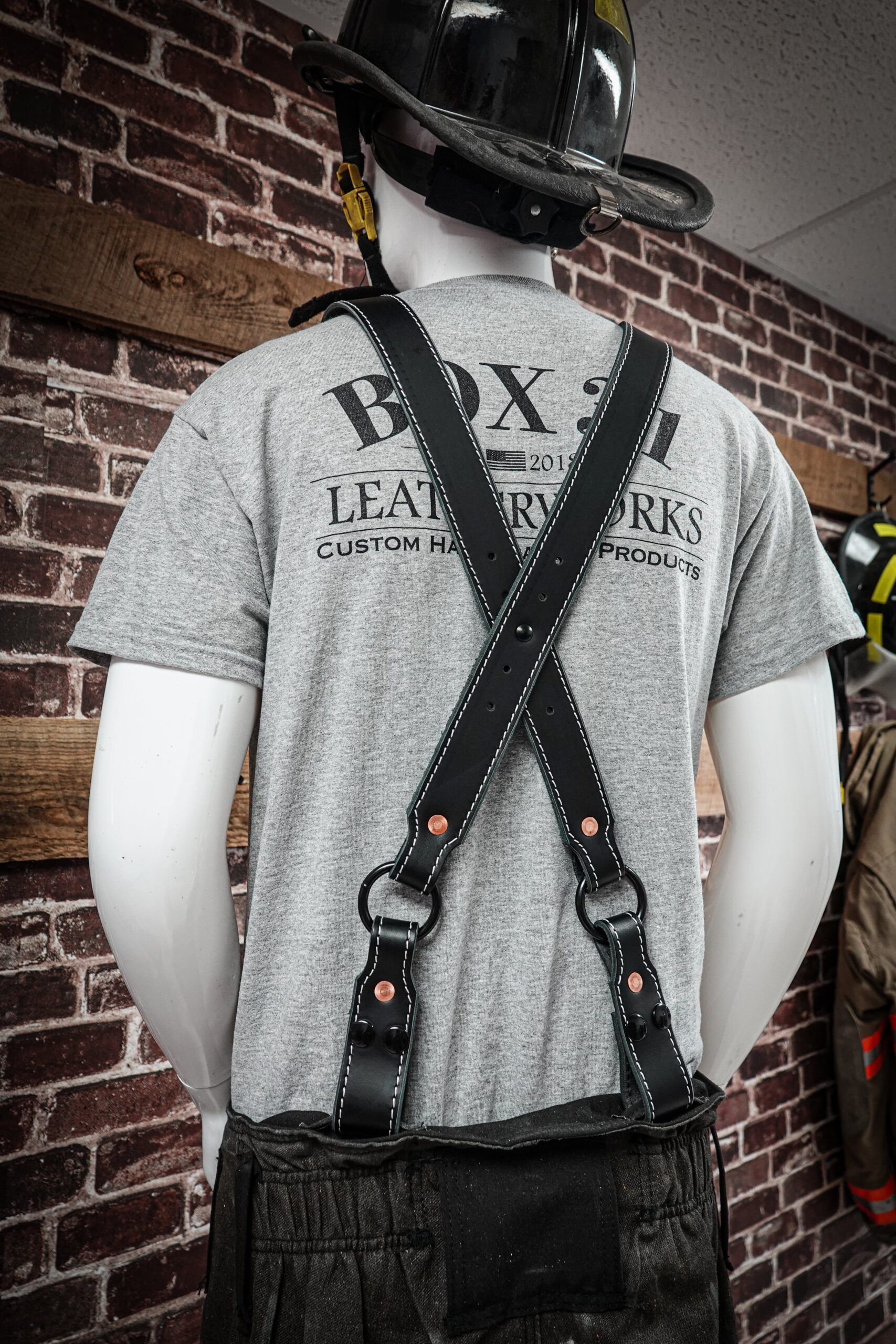 An application scenario or product detail of custom leather suspenders - Image 19