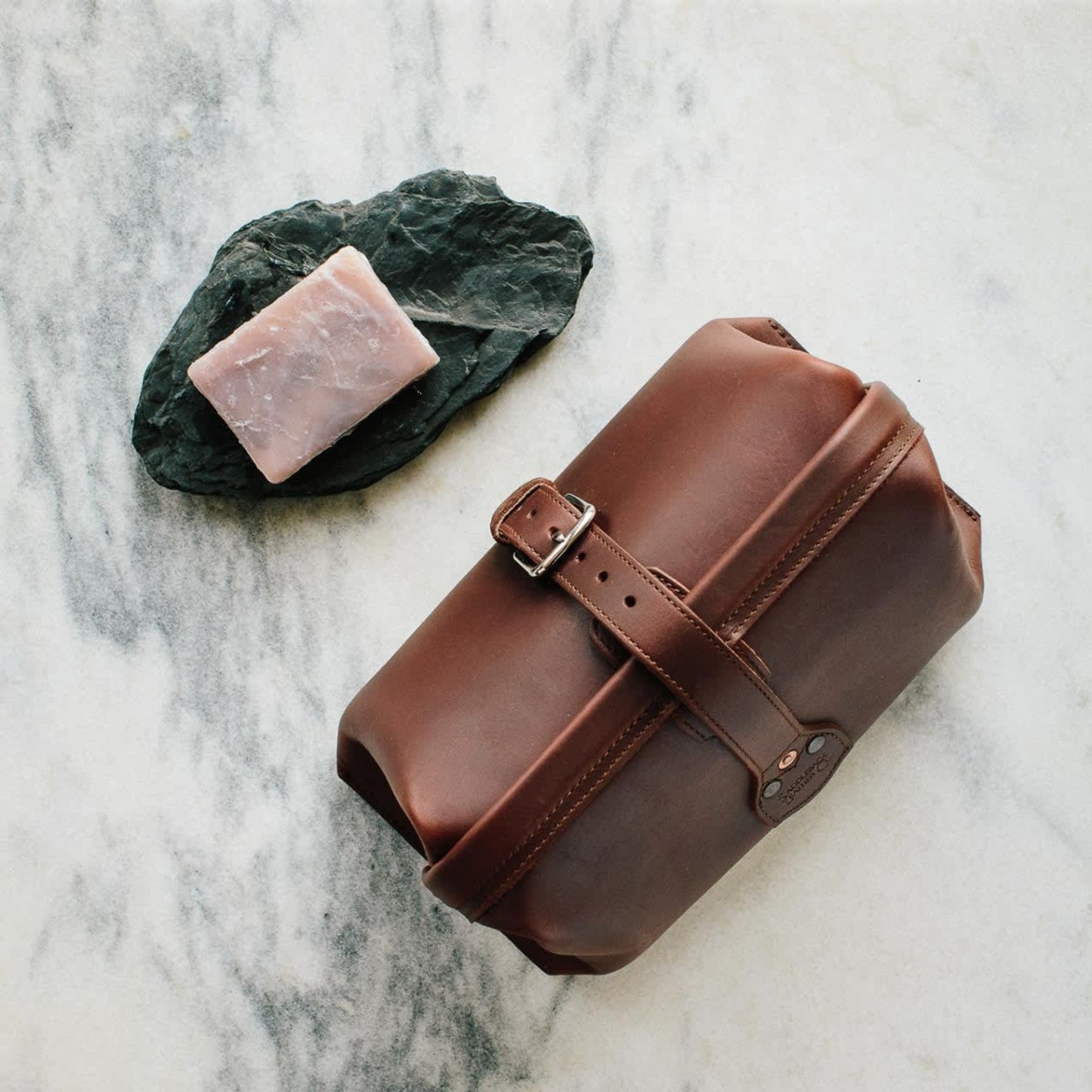 An application scenario or product detail of custom leather toiletry bag - Image 2
