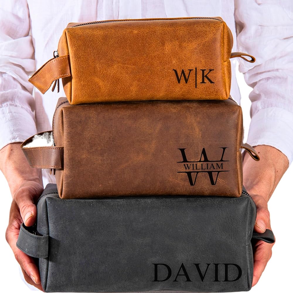 An application scenario or product detail of custom leather toiletry bag - Image 4
