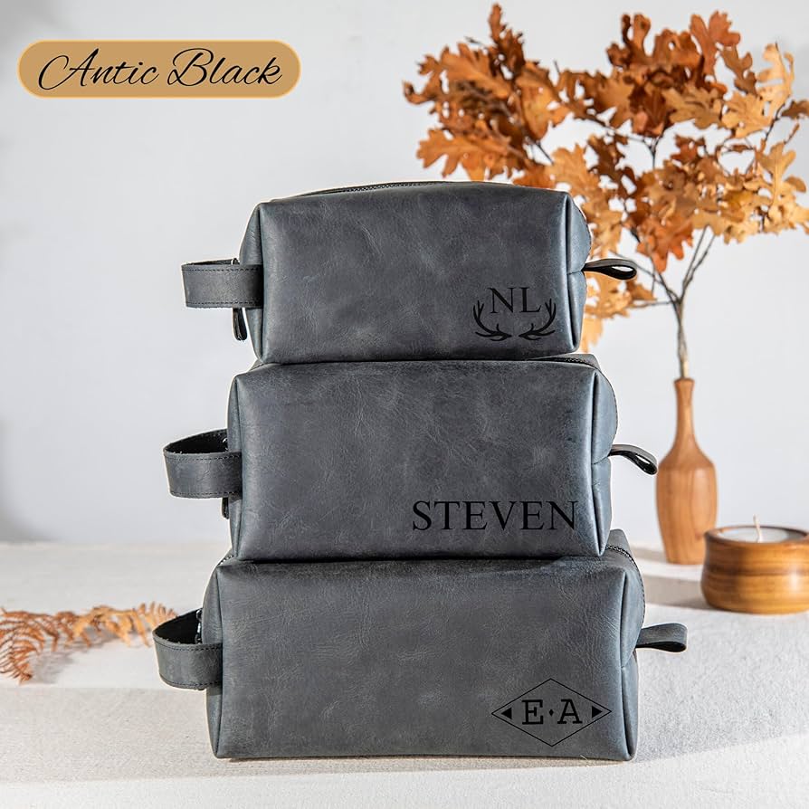 An application scenario or product detail of custom leather toiletry bag - Image 14